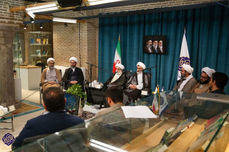 تحویل پیش نویس سند ملی حلال جمهوری اسلامی ایران به دبیرخانه شورای عالی انقلاب فرهنگی